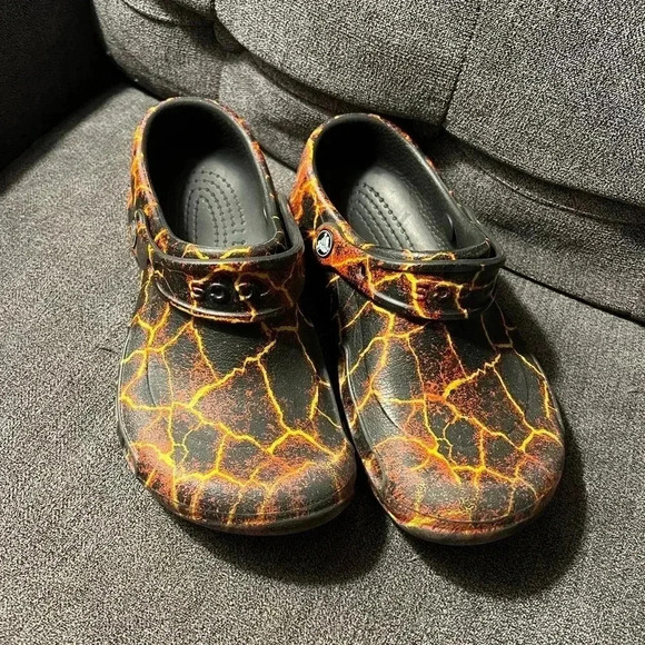 crocs lava style size women’s 6, men’s 4 - Picture 2 of 8
